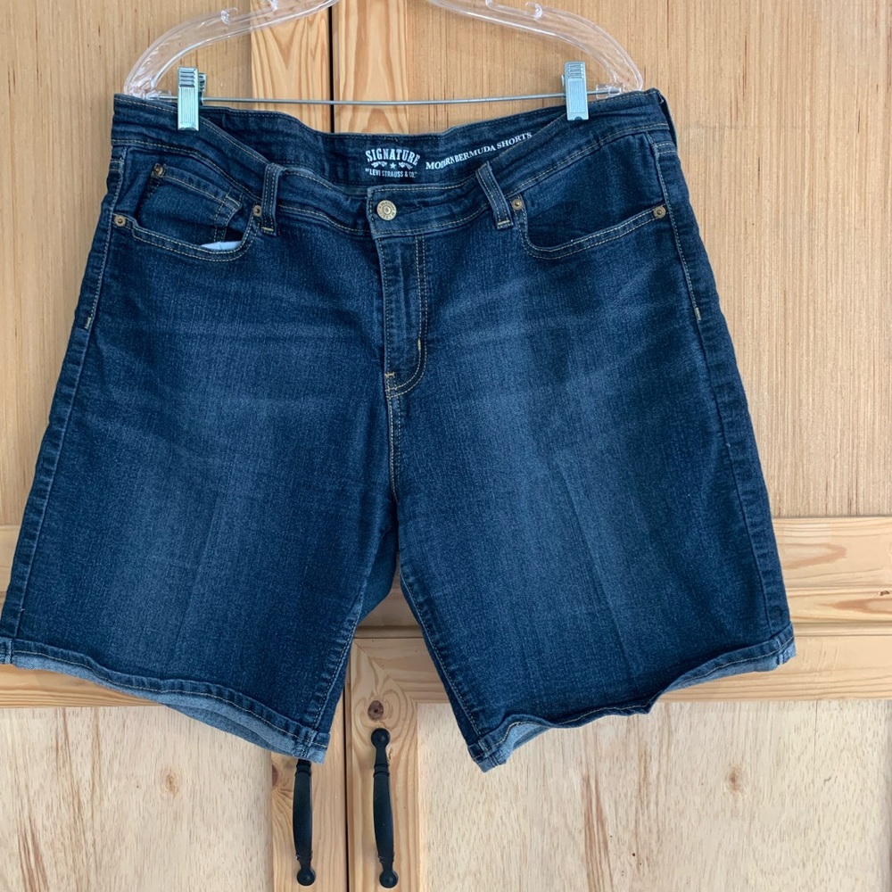 Women’s Signature by Levi Strauss & Co. Blue Denim Modern Bermuda Shorts Sz  18